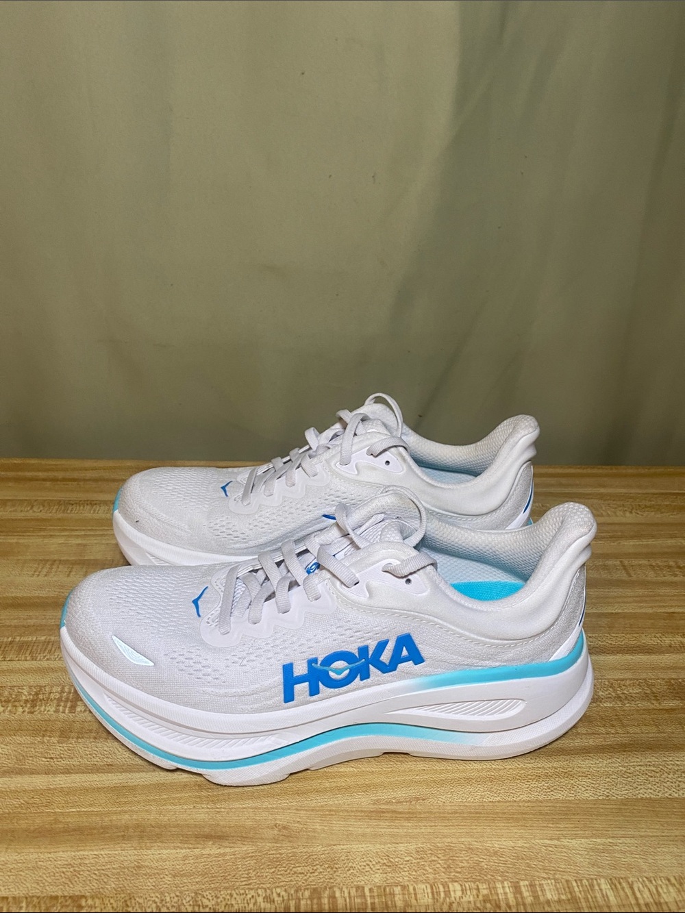 Hoka One One Bondi 9 White HOKA Blue Mens  Running Shoes size 7.5D